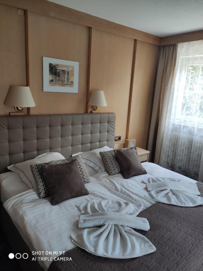 Hotel-Restaurant Zum Hirschhaus Inklusiv Chiemgaukarte 鲁波尔丁 外观 照片